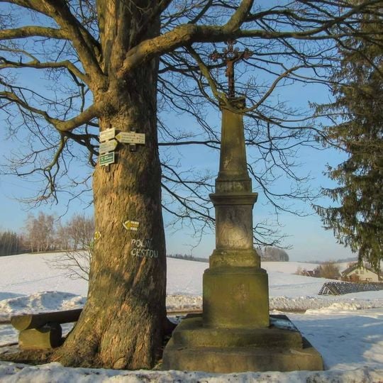 Kříž v Drozdově na okraji obce