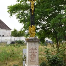 Kříž naproti domu čp. 86