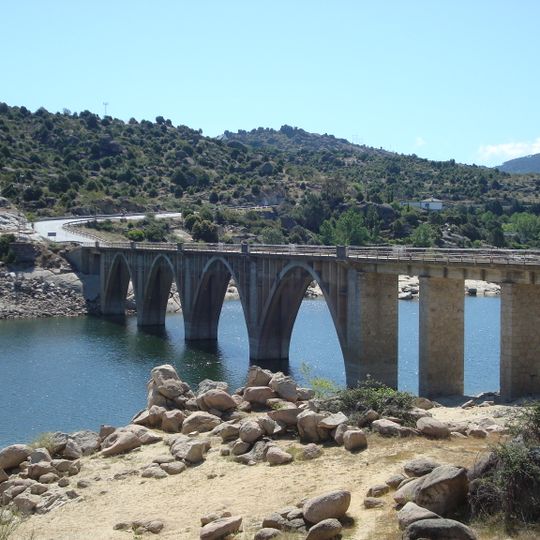 Puente de la N-403 sobre el Embalse del Burguillo