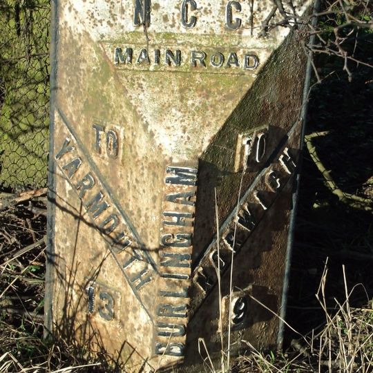 Milepost, 7 yds N of jct with A47