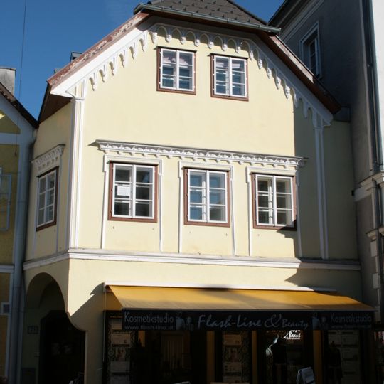 Wohn- und Geschäftshaus