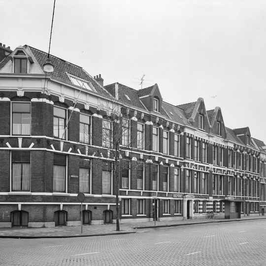 Woonblok met herenhuizen in Eclectisch-Renaissancistische trant