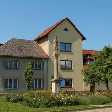 Sloup se sochou Panny Marie v Moravičanech