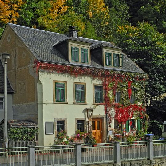 Wohnhaus in halboffener Bebauung Schillerstraße 19