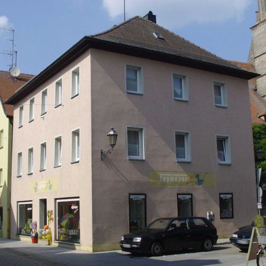 Wohn- und Geschäftshaus