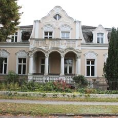 Umbau zur Villa mit Vorgarten und Zaun Alt-Marienfelde 25
