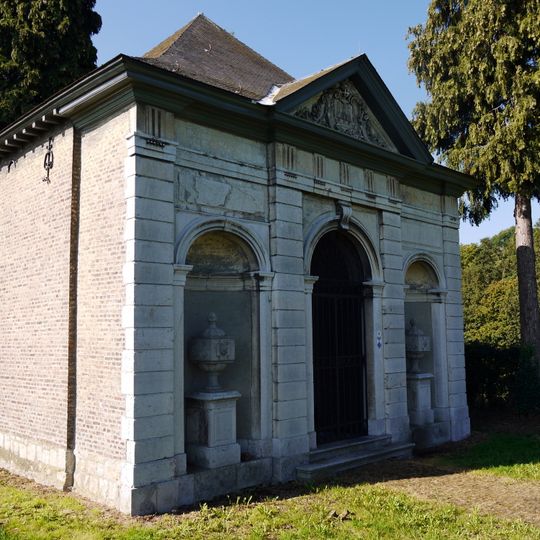 Vaalsbroek Castle: mausoleum