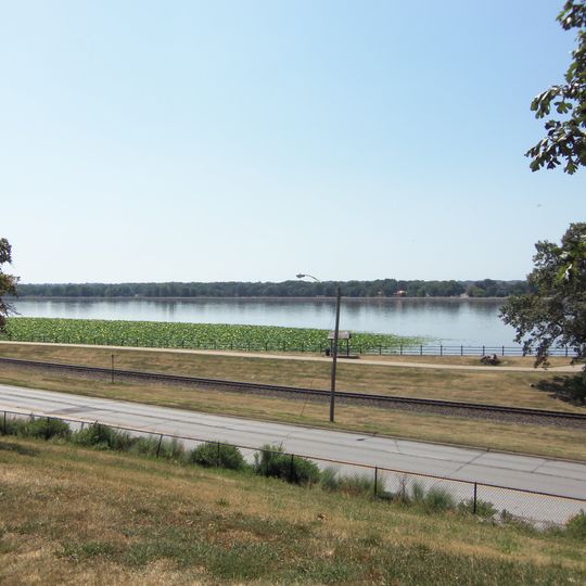 Riverfront Parkway