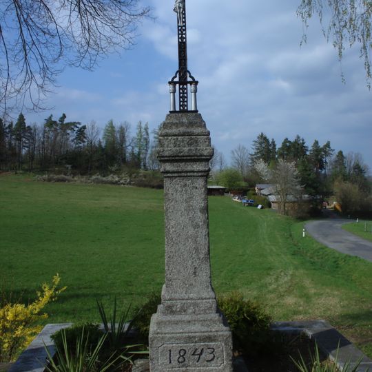 Kříž v Letovech u křižovatky