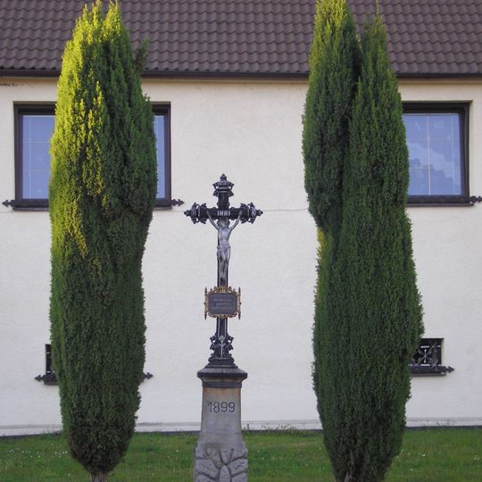 Kříž na návsi