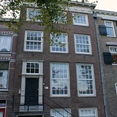 Pand met eenvoudige lijstgevel