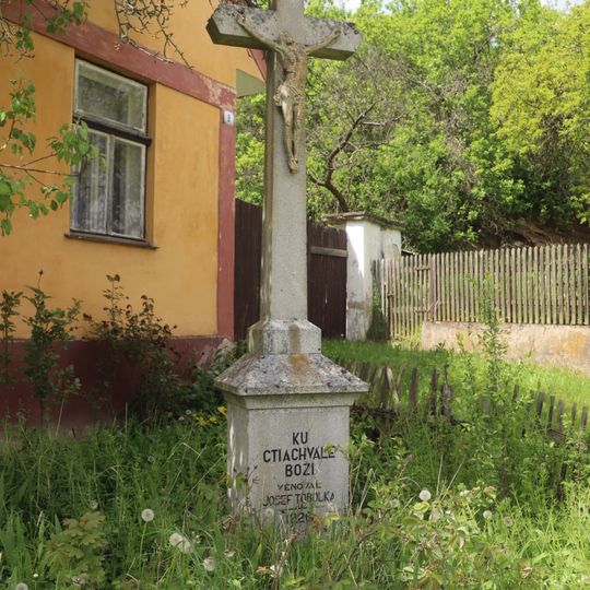 Kříž v Bačkovicích u mostu