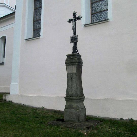 Kříž jižně od kostela u Nalžovských Hor