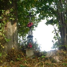 Kříž u křižovatky polních cest severovýchodně od Perknova