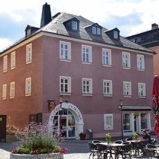 Wohn- und Geschäftshaus