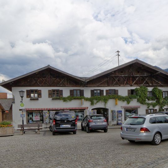 Wohn- und Geschäftshaus