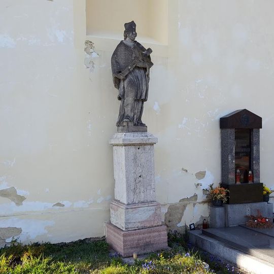 Socha svatého Jana Nepomuckého na hřbitově v Borku u Suchomast