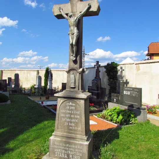 Hřbitovní kříž na hřbitově v Radkovicích u Hrotovic