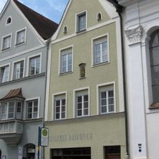 Wohn- und Geschäftshaus