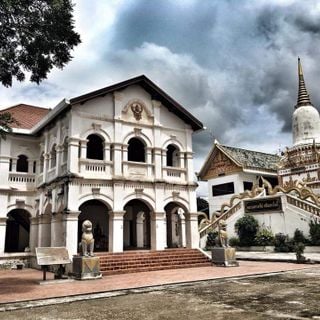 Wat Phra Si Maha Pho