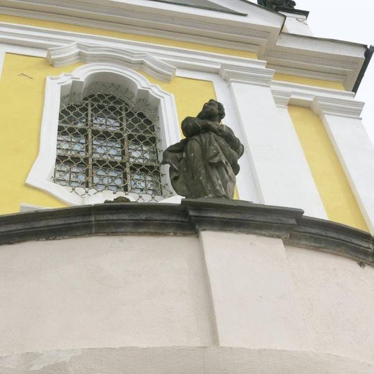 Socha Ježíše na schodišti ke kostelu svaté Rodiny a svaté Alžběty v Kadani