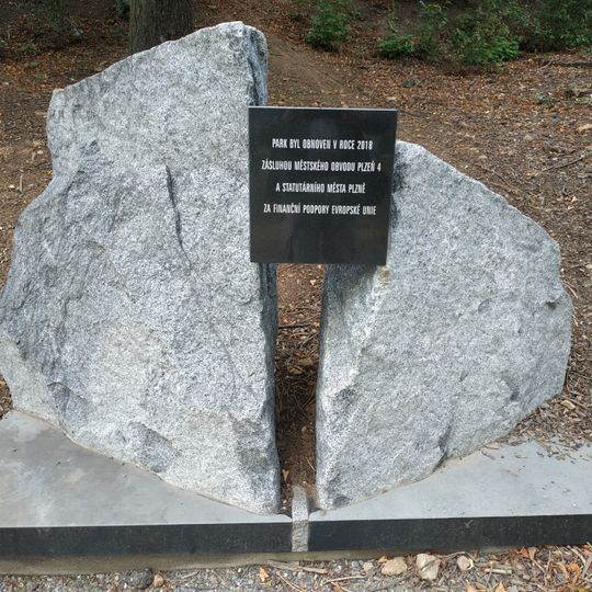 Pomník k obnově Lobezského parku