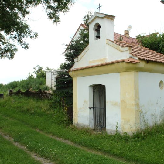 Kaple na návsi v Dolní Kamenici