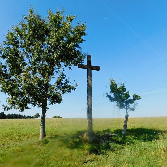 Kříž u zaniklé cesty z Mnichova do Sítin jihozápadně od Mnichova
