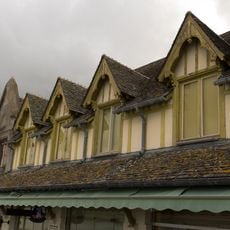 Maisons donnant sur la Grande-Rue et sur les remparts