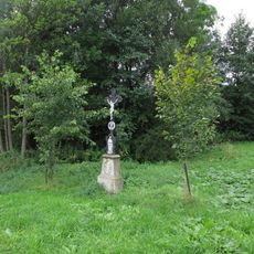 Kříž u potoka Včelnička u Gabrielky