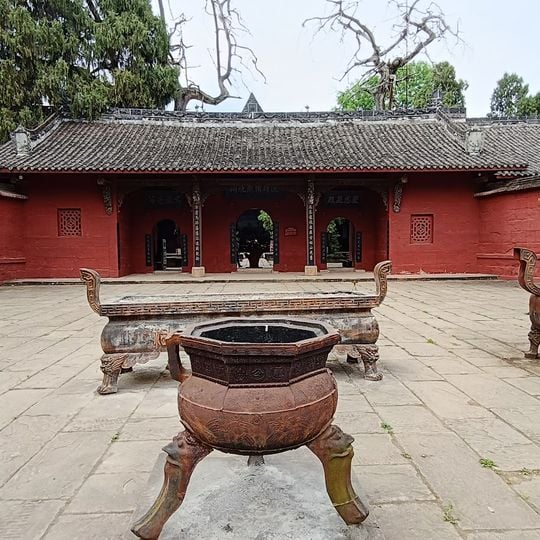 Pang Tong Shrine and Tomb