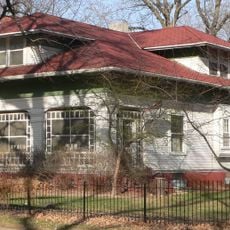 James P. Newton House and Maid Cottage
