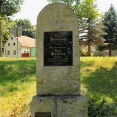 Pomník v Jivjanech na návsi