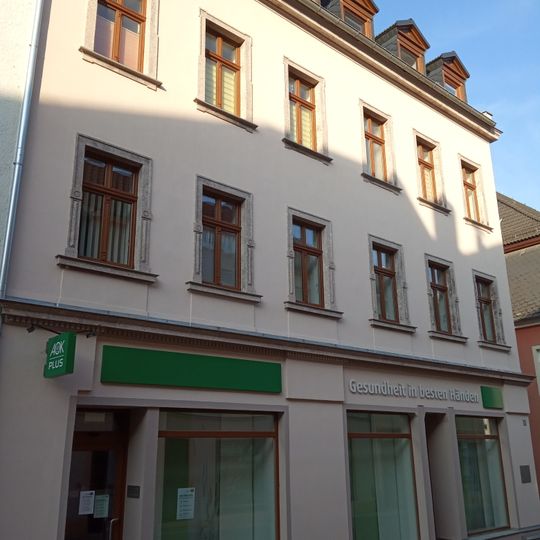Mietshaus in halboffener Bebauung in Ecklage, mit Rückbebauung Freiberger Straße 57