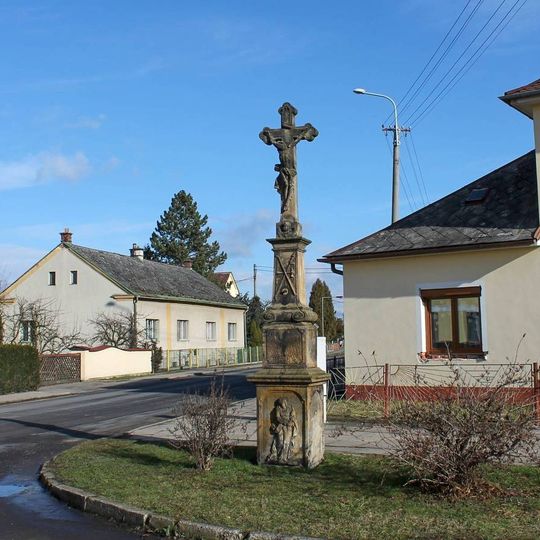 Kříž v Dolních Studénkách na křižovatce