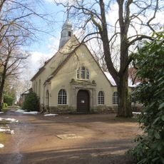 Friedhofskapelle, Kriegerdenkmal für im Ersten Weltkrieg gefallene Mitglieder des Turnvereins und Erbbegräbnisse Zinzendorfstraße