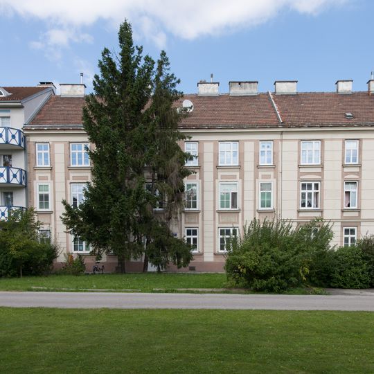 Wohnhaus, Teil einer Gebäudegruppe