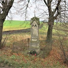 Kříž u silnice z Rejšic do Luštěnic