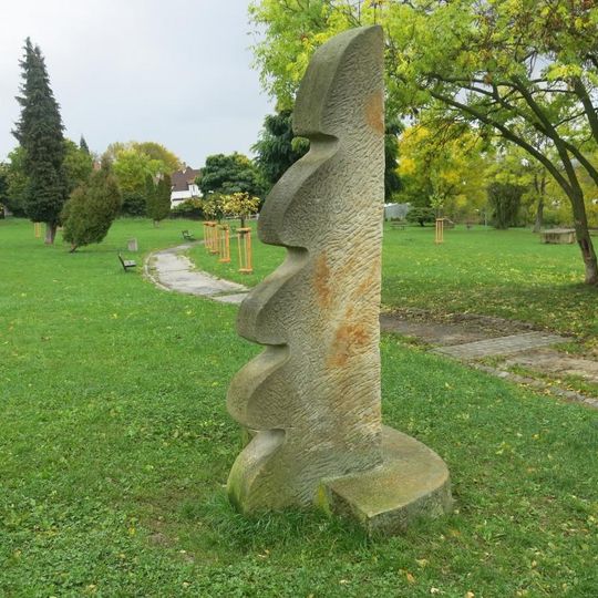 Kamenná plastika Klid v Pietním parku v Litvínově