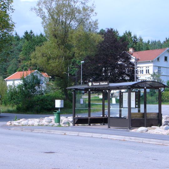 Säm and Tanums station