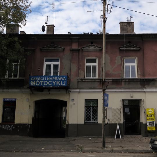 Kamienica z 2 oficynami