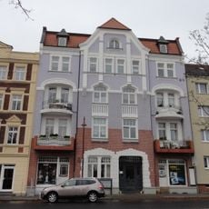 Wohnhaus in geschlossener Bebauung Straße der Glasmacher 18