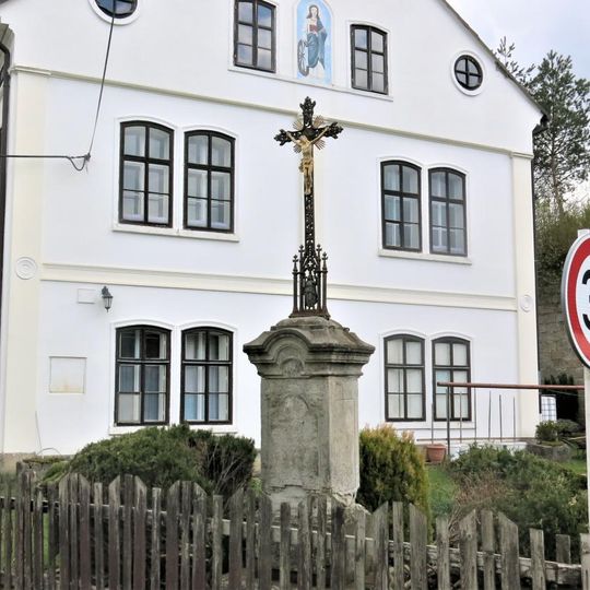 Kříž u domu 87 v Lindavě