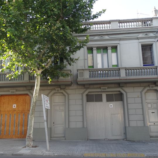 Building in avinguda Montserrat, 6-8