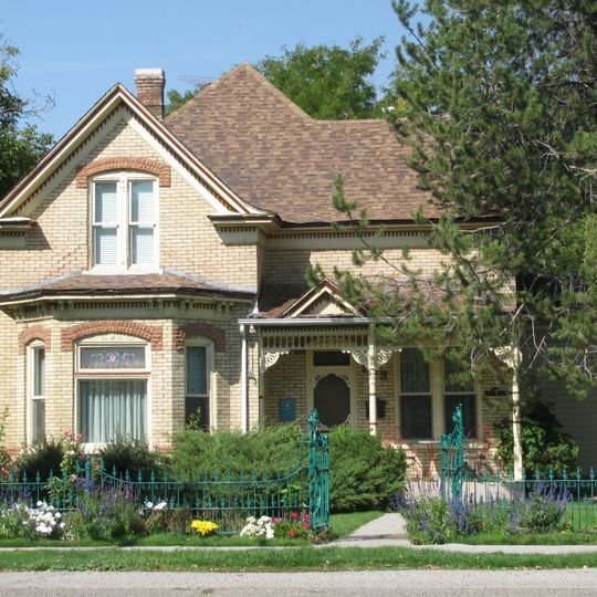 Mont and Harriet Johnson House