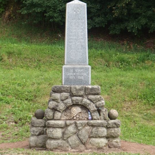 Pomník padlým v Radkově u hřiště