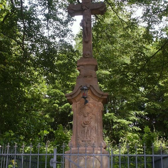 Kříž na křižovatce v jižní části Javorníku