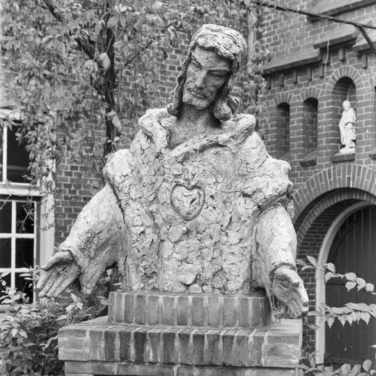 Statue of Sacred Heart of Jesus Christ