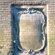 Twee gevelstenen in de Mallegatsluis