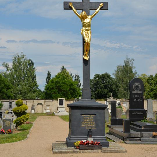 Central cross at Terezín cemetery